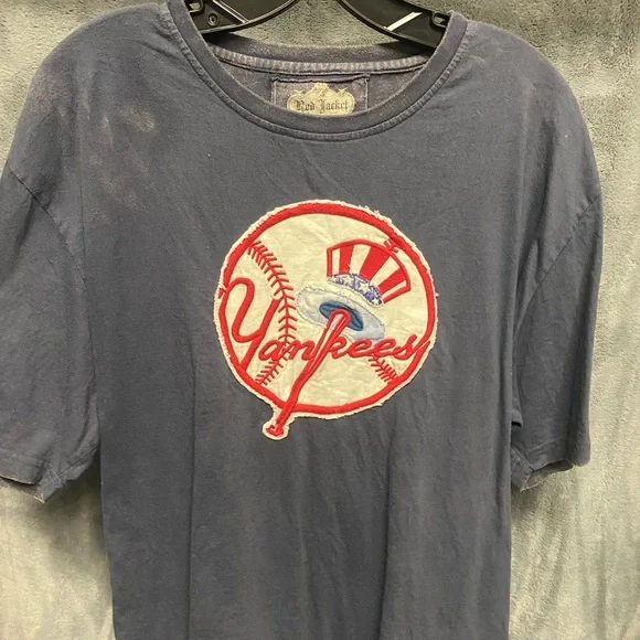 Men’s Red Jacket Yankees Distressed T-shirt Size XL Navy Blue